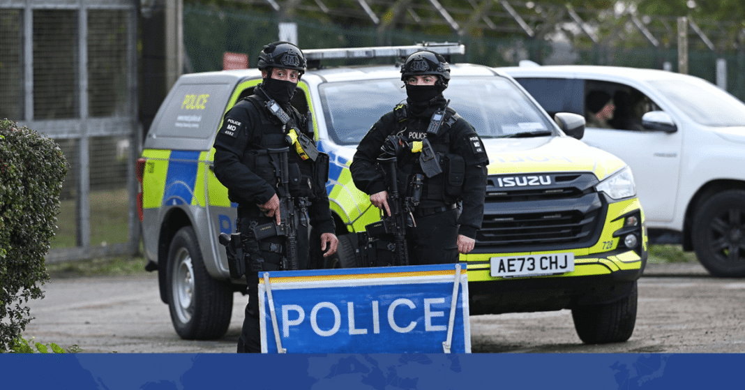 RAF Fairford ঘটনায় ব্রিটিশ-ইরানি দ্বৈত নাগরিক গ্রেপ্তার RAF Fairford ঘটনায় ব্রিটিশ-ইরানি দ্বৈত নাগরিক গ্রেপ্তার